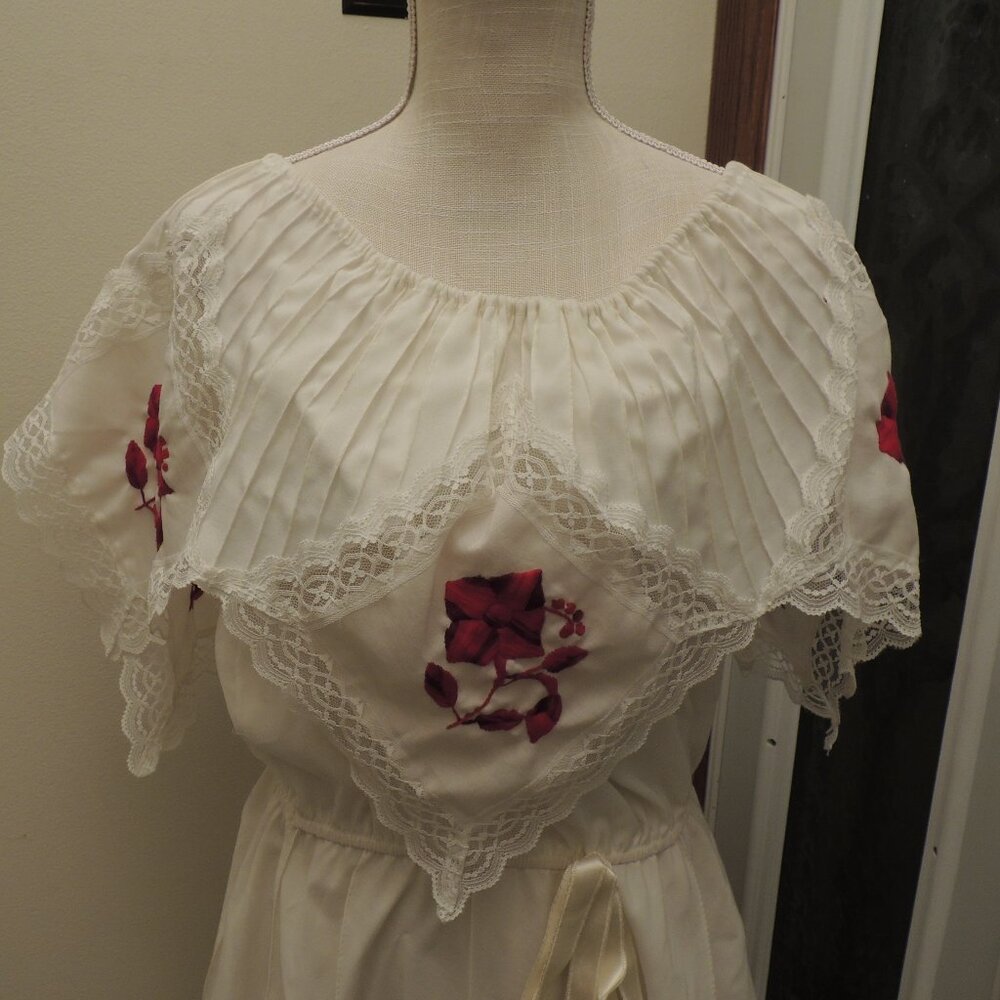 Vintage Cottagecore Prairie Dress White Lace Red Floral Embroidery XS S 70s